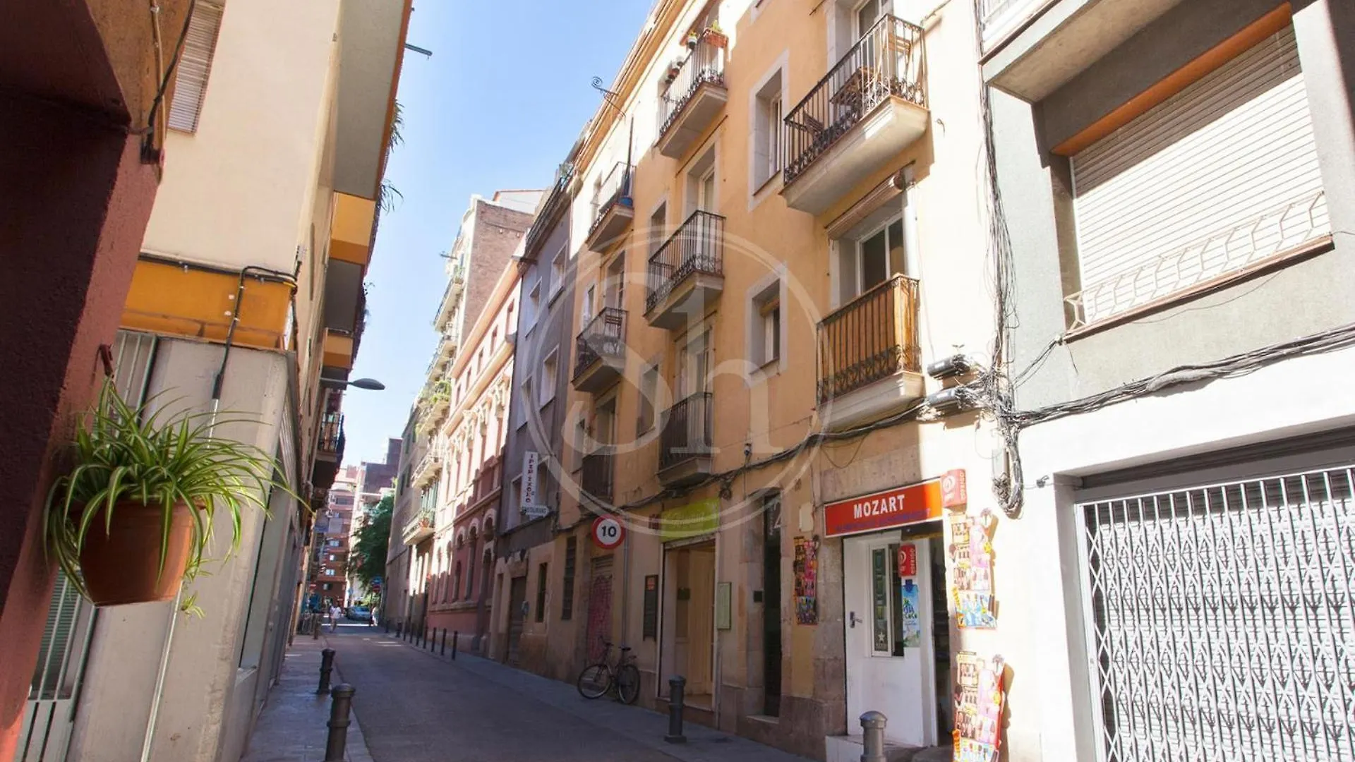 Estudio En Gracia 2 Barcelone